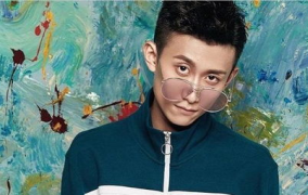 张一山娱乐吃瓜,揭秘明星幕后趣事