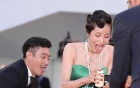 娱乐吃瓜女明星走红毯,娱乐女神走红毯，吃瓜群众热议焦点